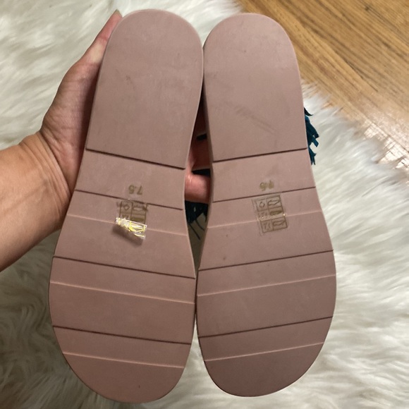 Jeffrey Campbell
Color:Aquamarine Suede
Borla Sandal in Blue Suede - Picture 9 of 12